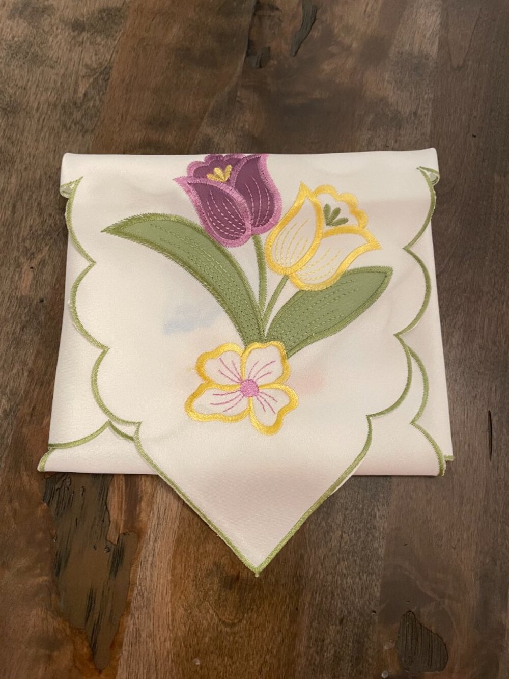 Bread Basket Liner - embroidered NEW